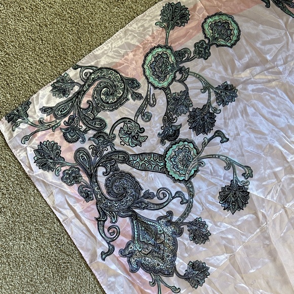 Elegant Pink and Green Floral silk scarf - Picture 2 of 3